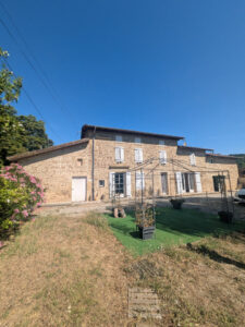Maison de caractère disponible de suite à la location